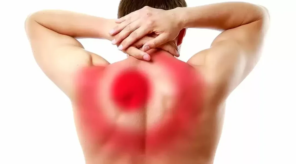هل المرارة تسبب ألم بين الكتفين